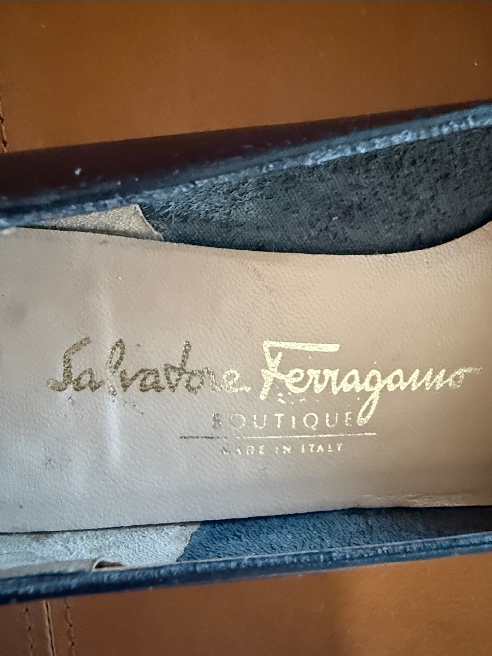 vintage Salvatore Ferragamo Vara pumps in navy leather Sz 6C - Picture 7 of 8